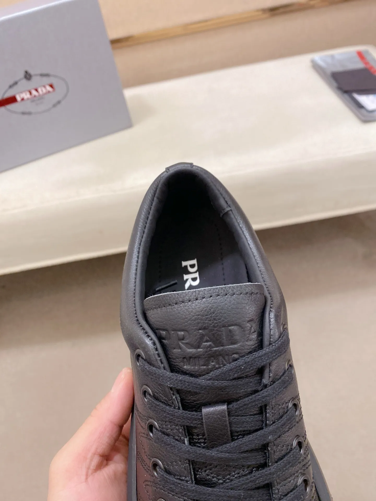 Factory price 560💰 ✔️✔️✔️Higher version High-quality new PRADA (Prada) counters are launched simultaneously. The new men's shoes and 😘fabric are made of selected first-layer cowhide with superb craftsmanship. Lining: Full cowhide lining. 👍🏿 High-end ☄️ air-cushion molded anti-slip rubber outsole, exquisite lines, simple and elegant, comfortable and high-end for leisure travel. Code number: 38 to 45